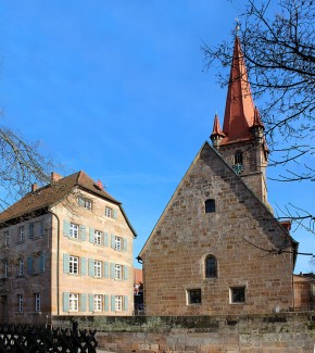 Messnerhaus und Kirche